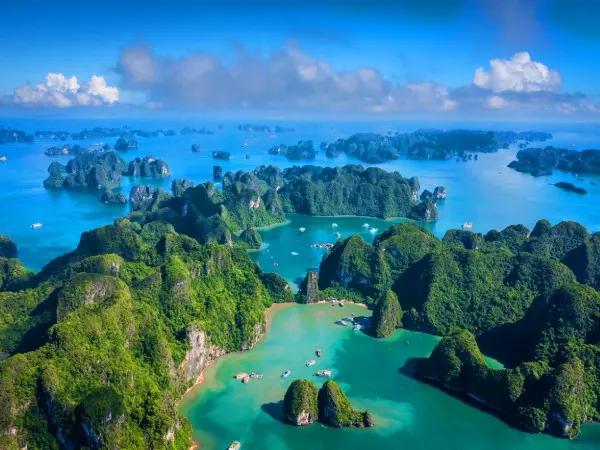 Bai Tu Long Bay
